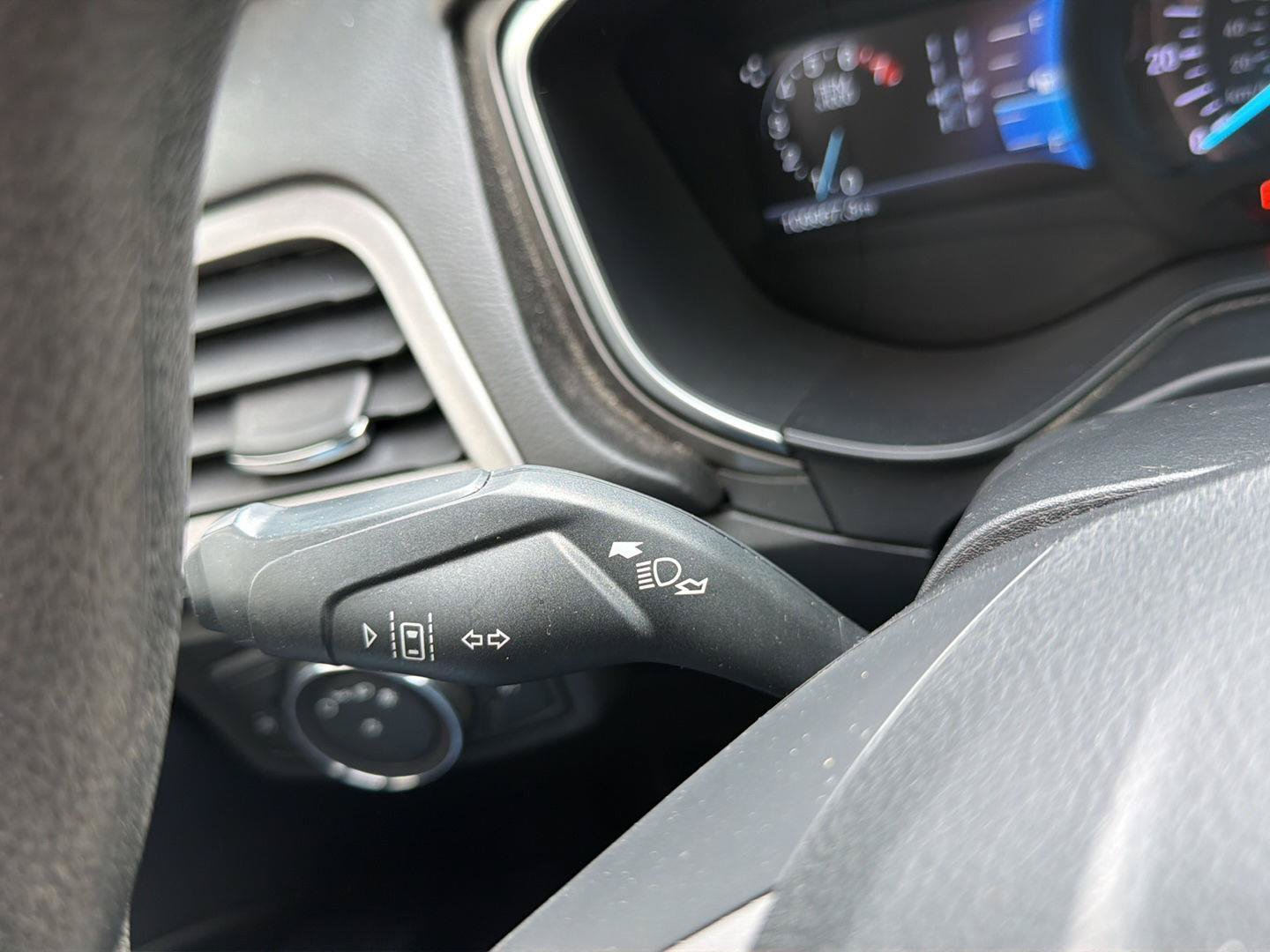 Used 2019 Ford Fusion SE FWD image 23