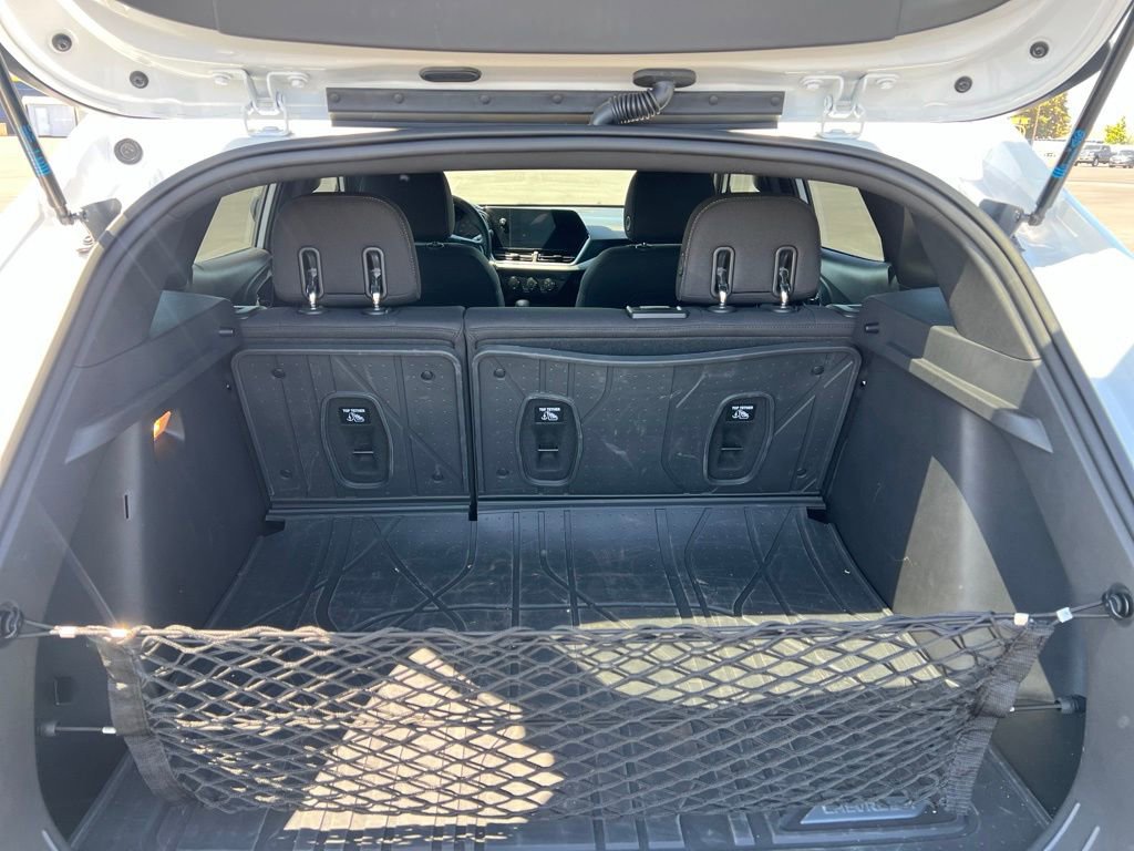 Used 2025 Chevrolet Trax RS w/ Sunroof Package FWD image 7