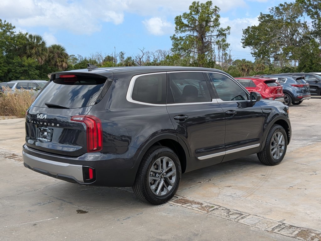 Certified 2025 Kia Telluride LX FWD image 9