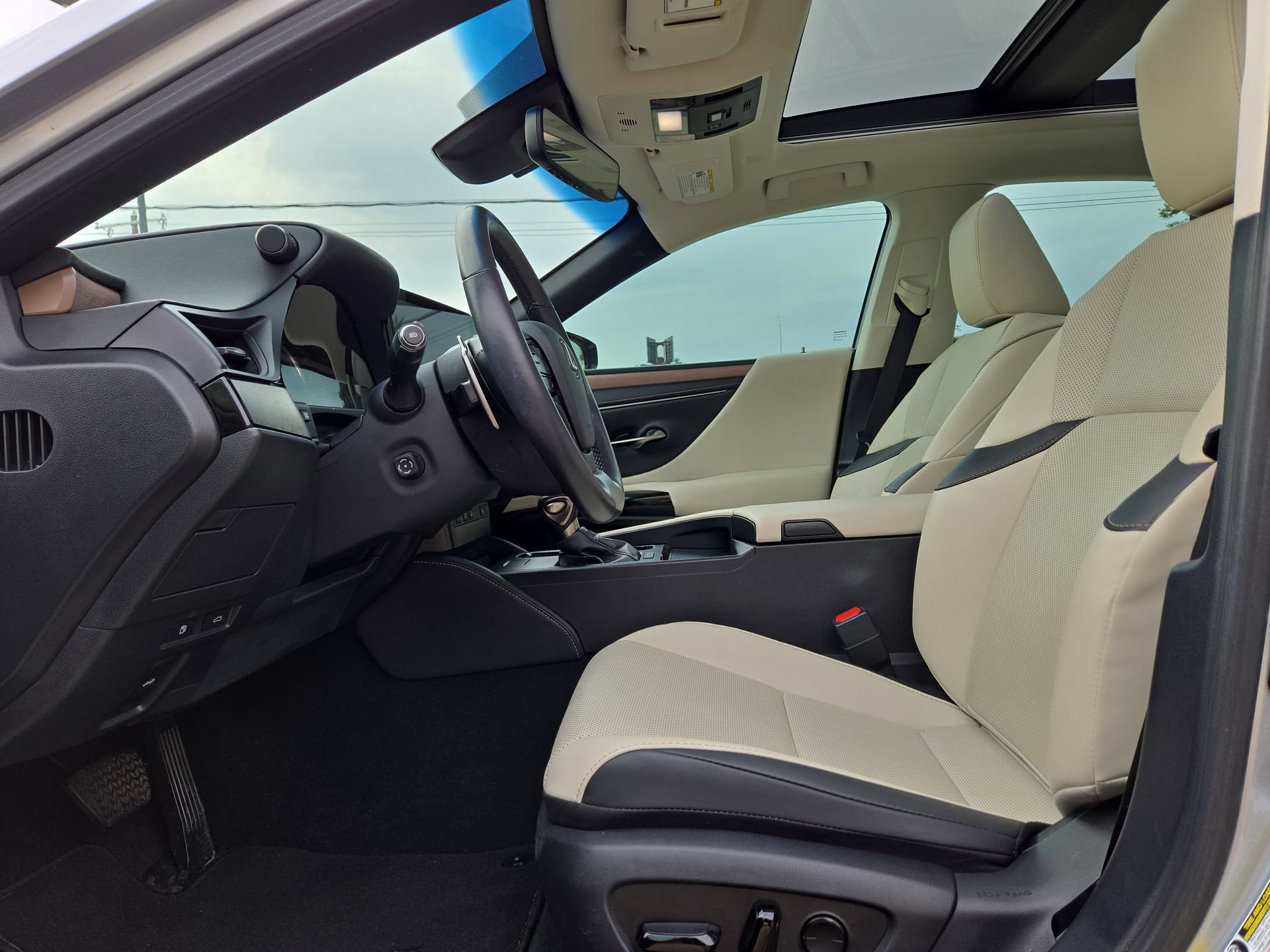 Certified 2025 Lexus ES 350 w/ Premium Package FWD image 16