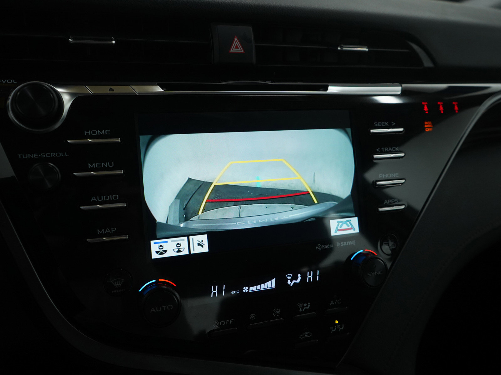 Used 2020 Toyota Camry XLE image 20