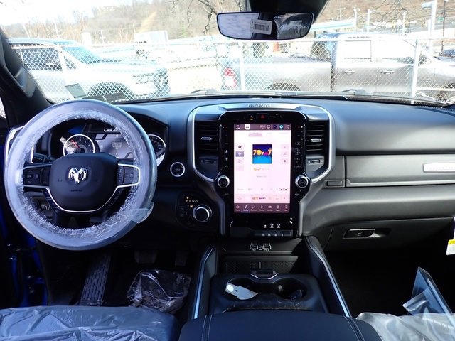 New 2026 RAM 1500 4x4 Crew Cab image 15