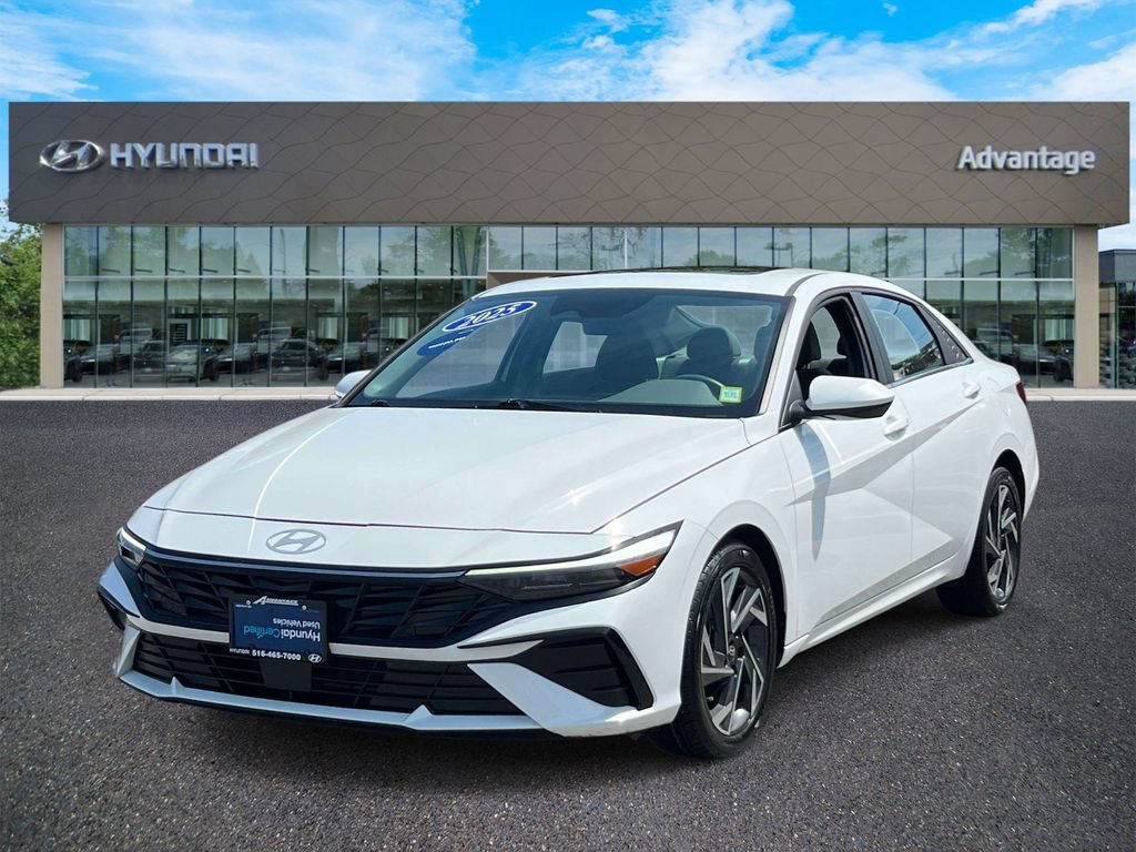 Certified 2025 Hyundai Elantra SEL FWD image 2