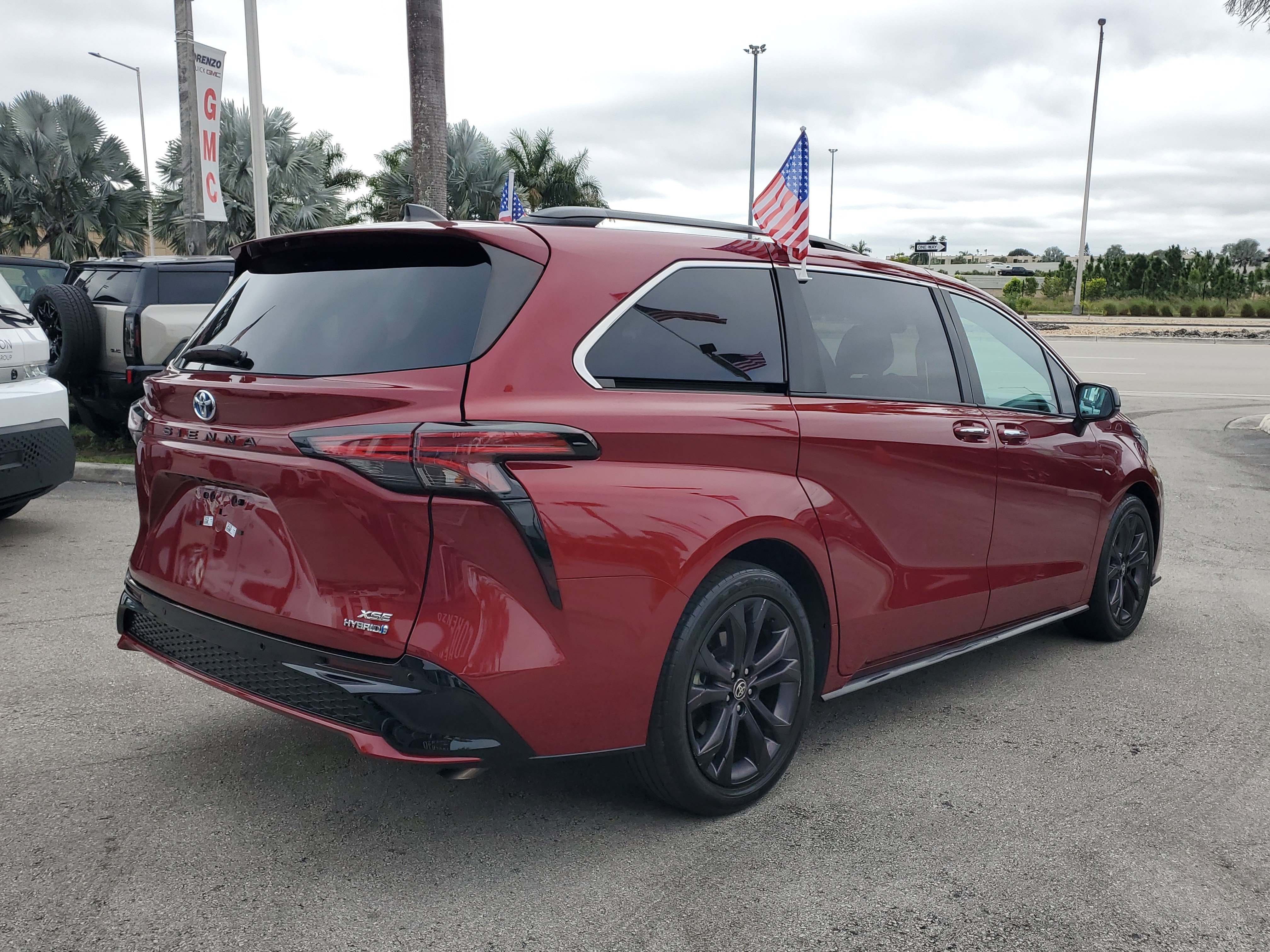 Used 2022 Toyota Sienna XSE image 5