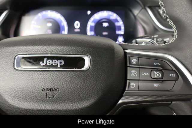 Used 2025 Jeep Grand Cherokee Altitude AWD/4WD image 10