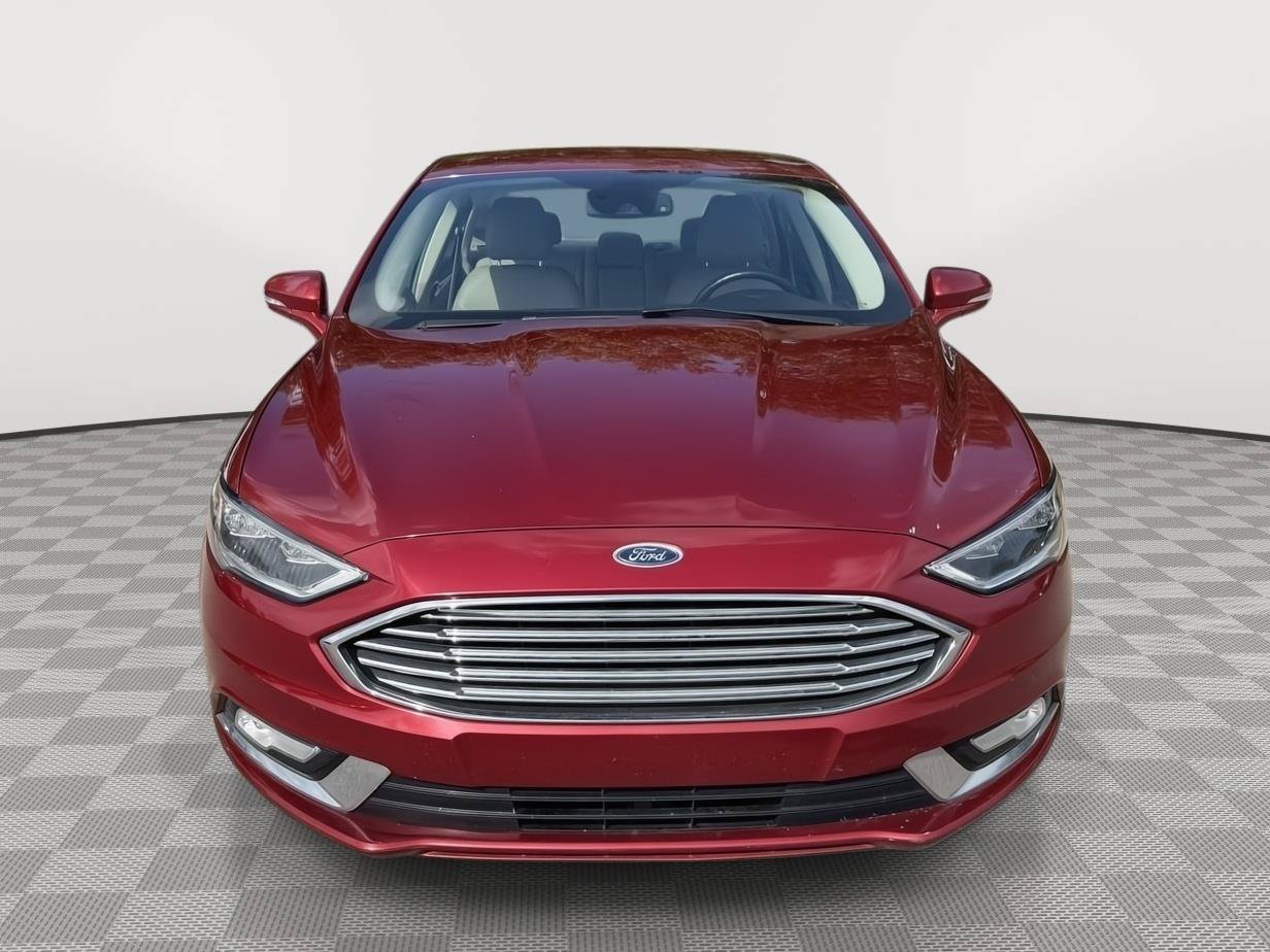 Used 2017 Ford Fusion SE w/ Fusion SE Technology Package FWD image 2