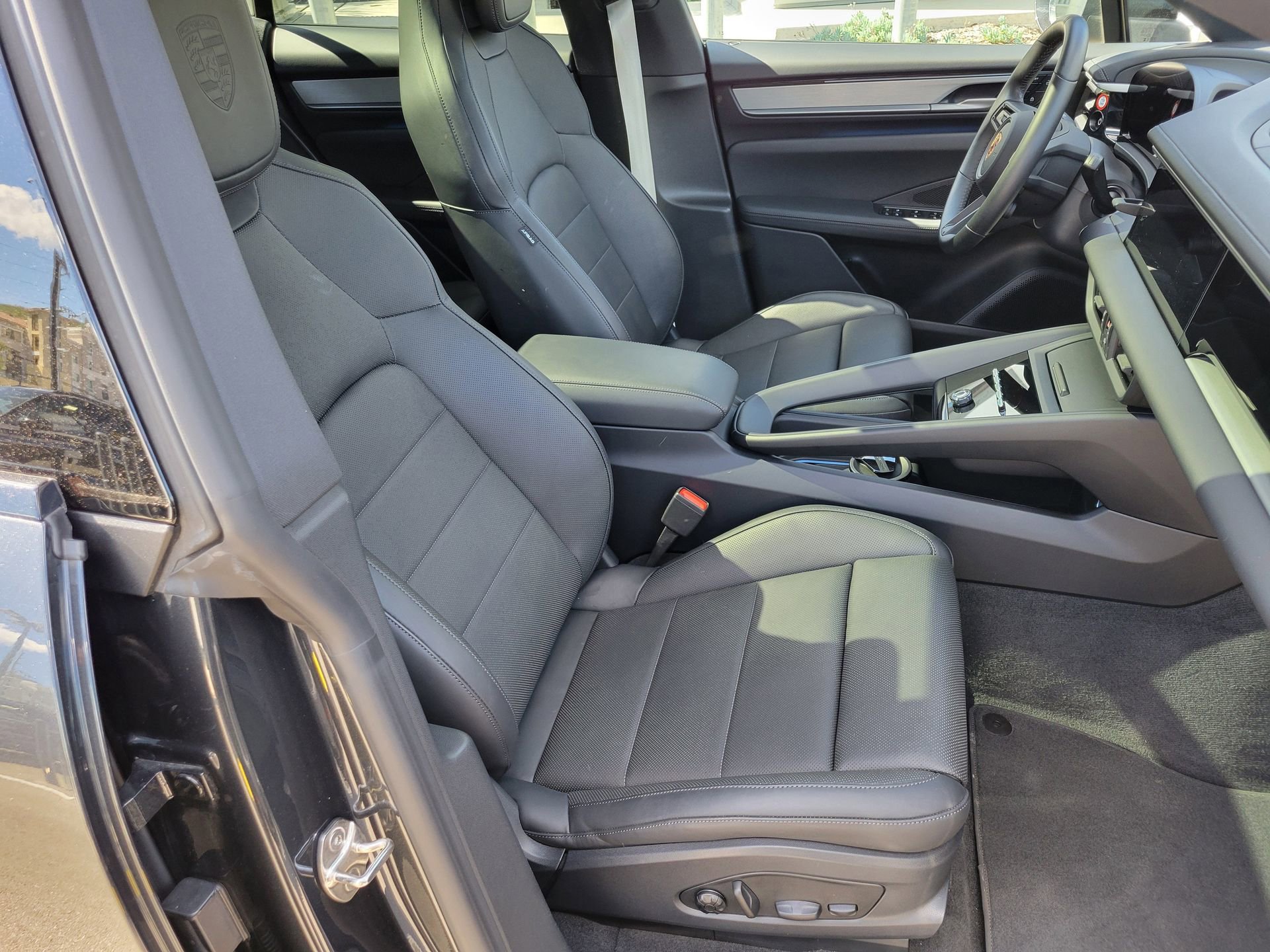 Used 2025 Porsche Macan Electric image 28