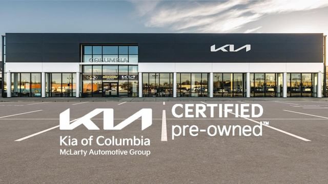 Certified 2025 Kia Sorento EX w/ Panoramic Sunroof Package FWD image 2
