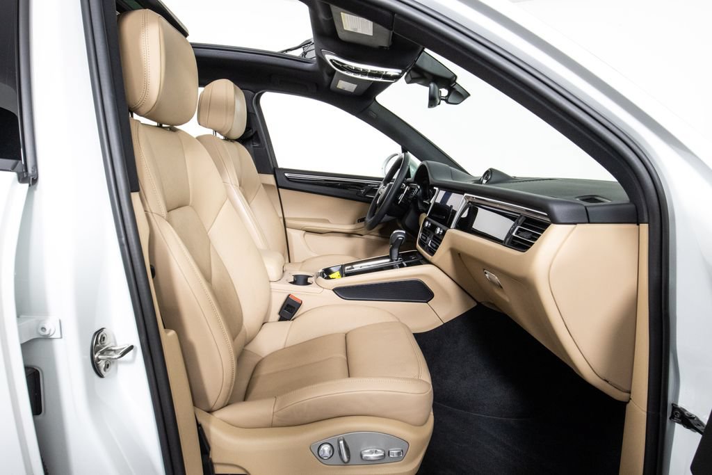 Used 2024 Porsche Macan AWD/4WD image 10