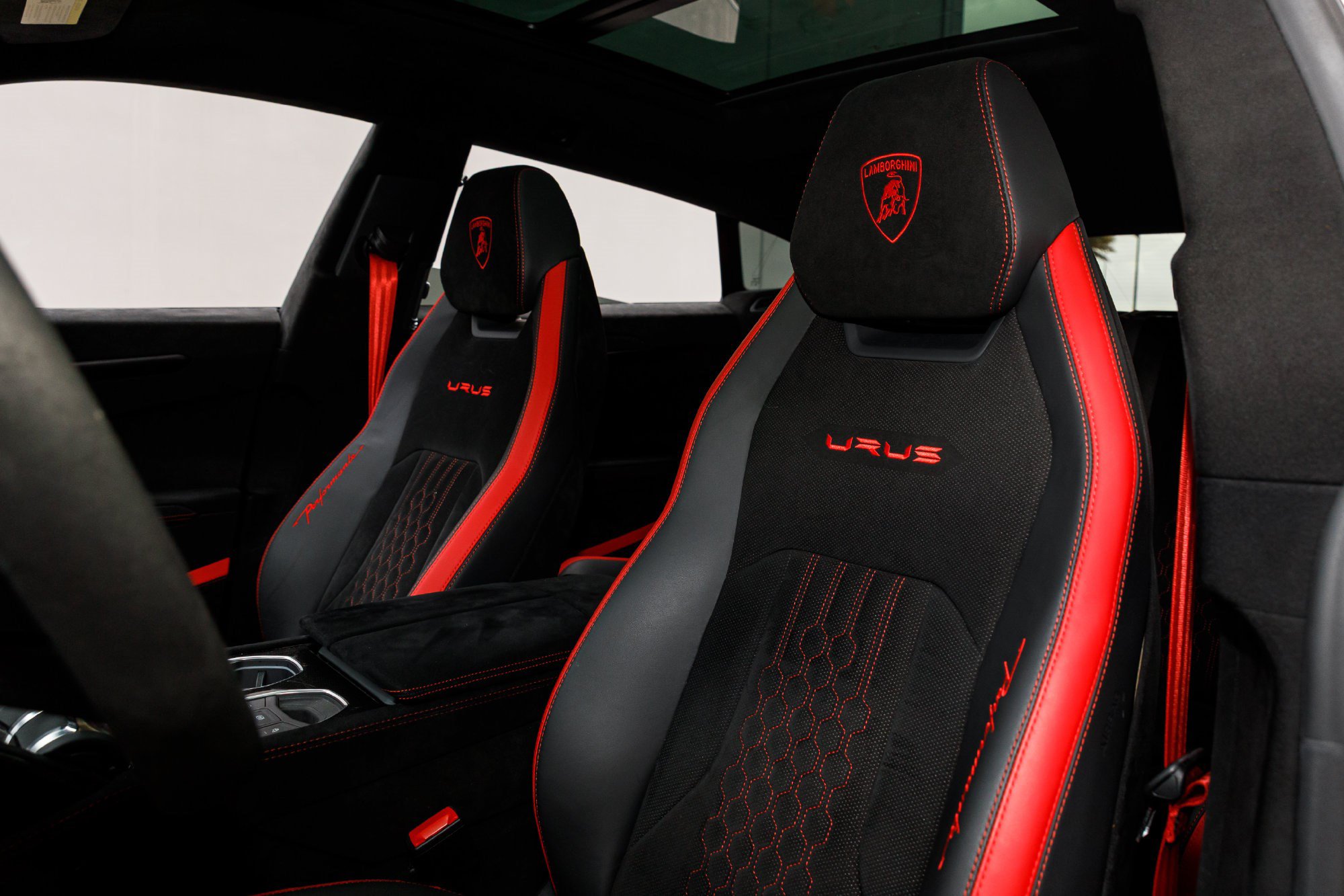 Used 2024 Lamborghini Urus Performante AWD/4WD image 24