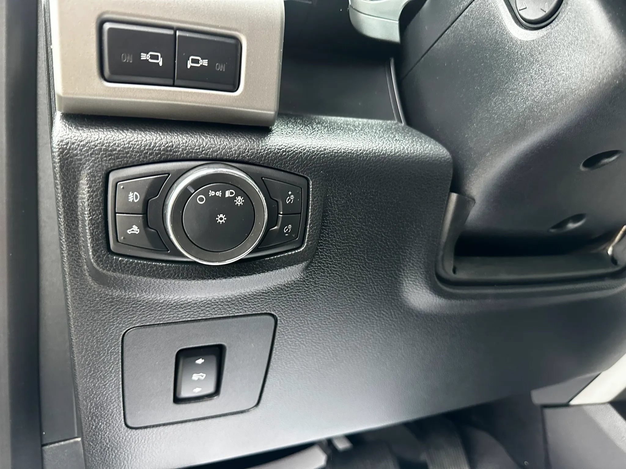 Used 2015 Ford F150 Lariat w/ Equipment Group 502A Luxury AWD/4WD image 29
