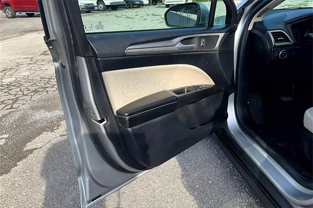 Used 2020 Ford Fusion S image 18