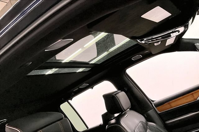 Used 2025 Jeep Grand Wagoneer L Series III w/ Rear-Seat Entertainment Group AWD/4WD image 19