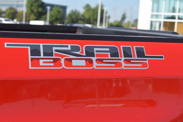 New 2026 Chevrolet Silverado 1500 Custom Trail Boss w/ LPO, Dark Essentials Package AWD/4WD image 13