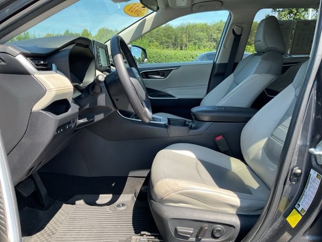 Used 2021 Toyota RAV4 XLE Premium FWD image 19