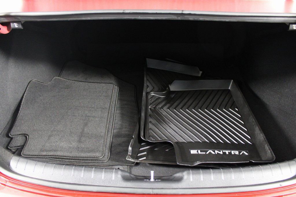 Certified 2025 Hyundai Elantra Sport image 15