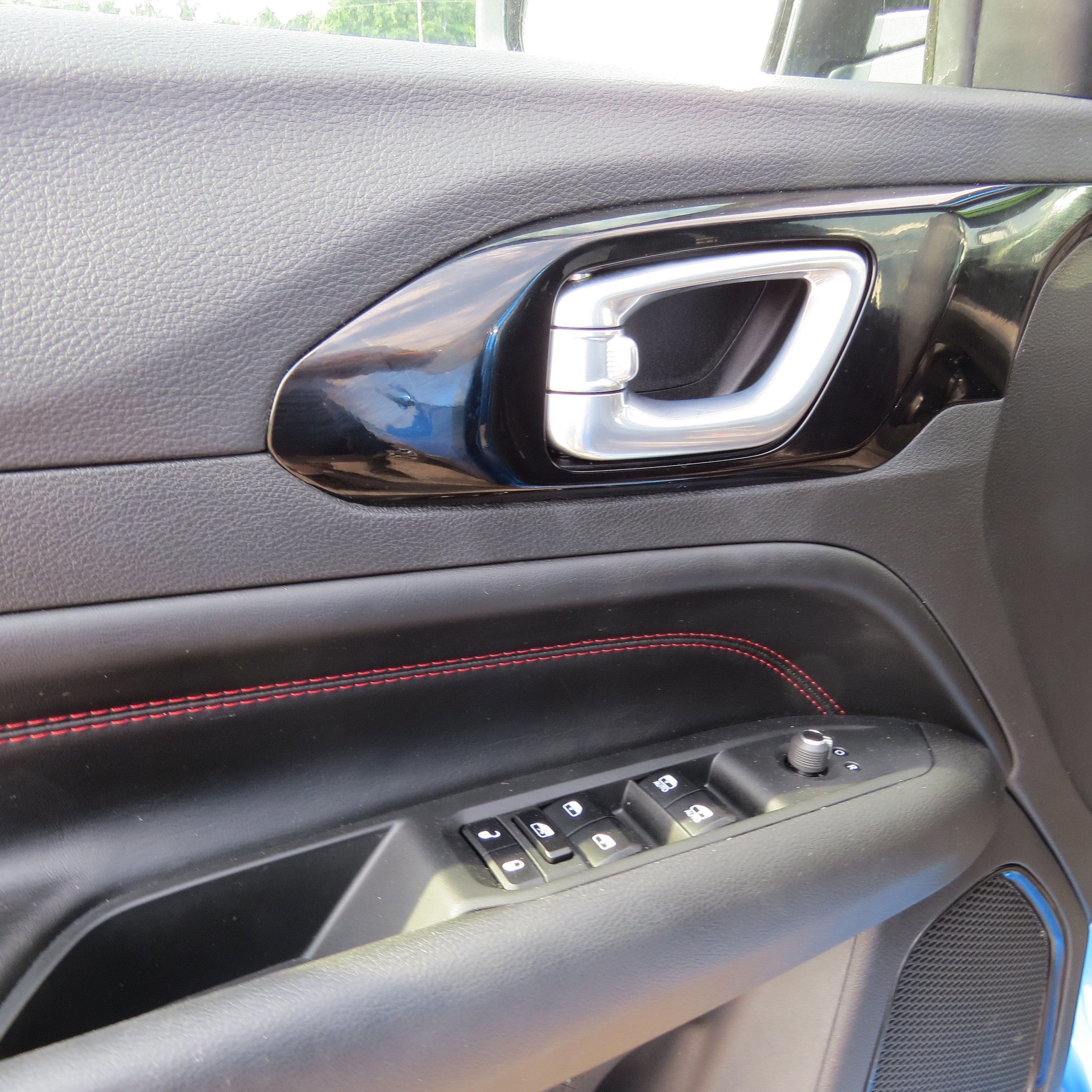 Used 2024 Jeep Compass Trailhawk image 16