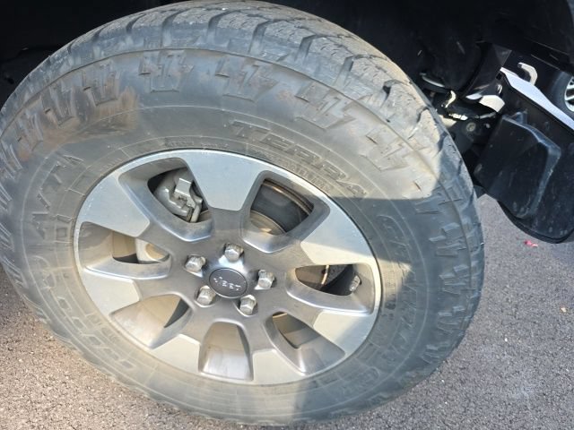 Used 2018 Jeep Wrangler Unlimited Sahara w/ Cold Weather Group AWD/4WD image 4