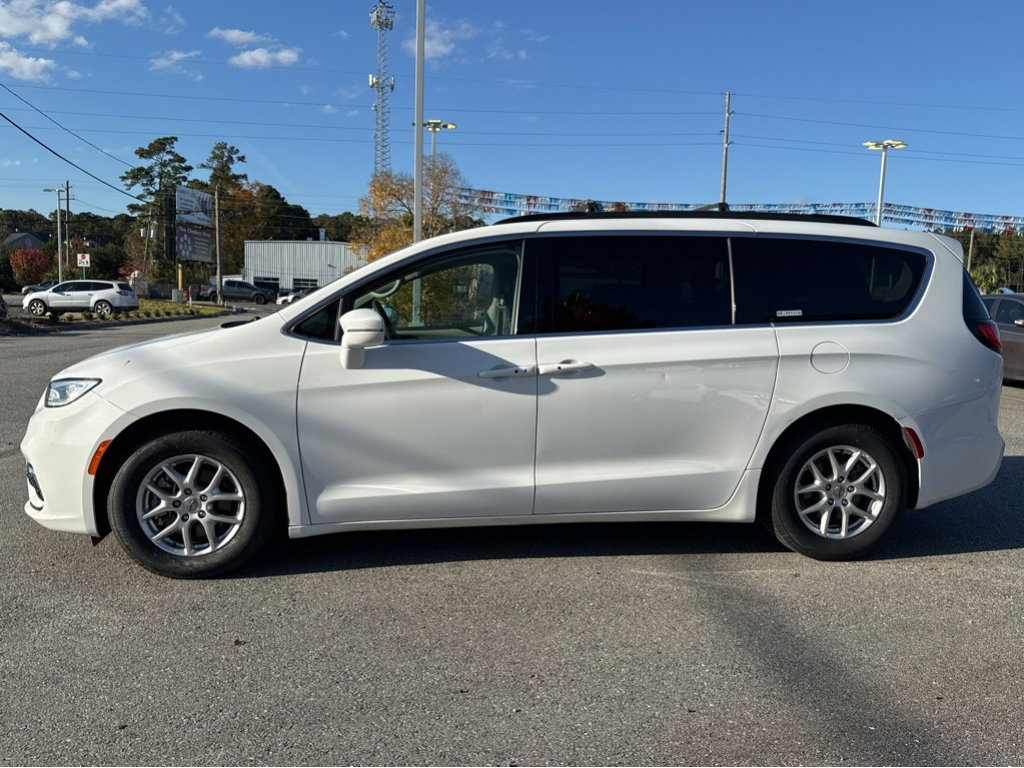 Used 2024 Chrysler Pacifica Touring-L image 27