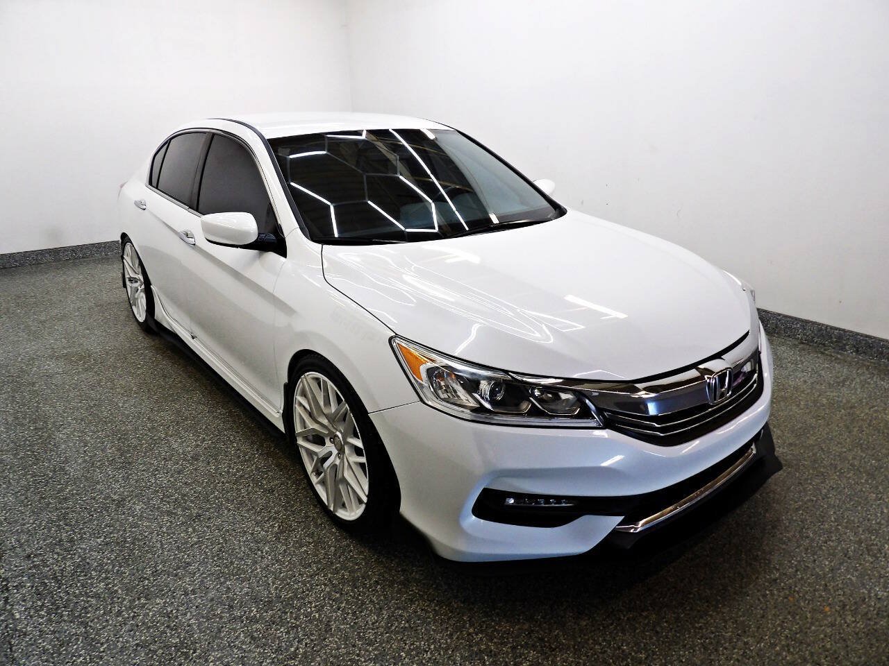 Used 2017 Honda Accord Sport image 3