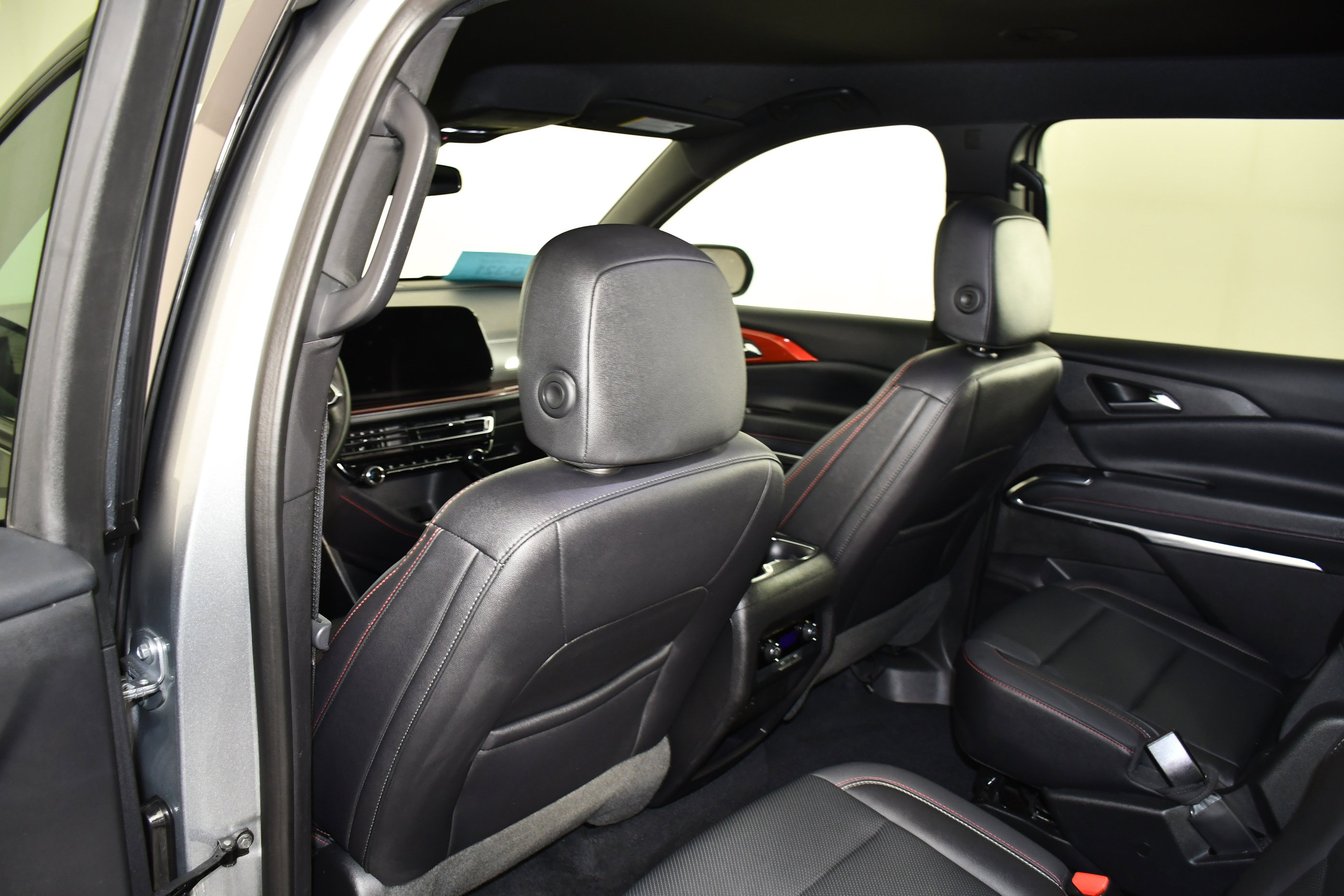 Used 2025 Chevrolet Traverse Z71 image 45