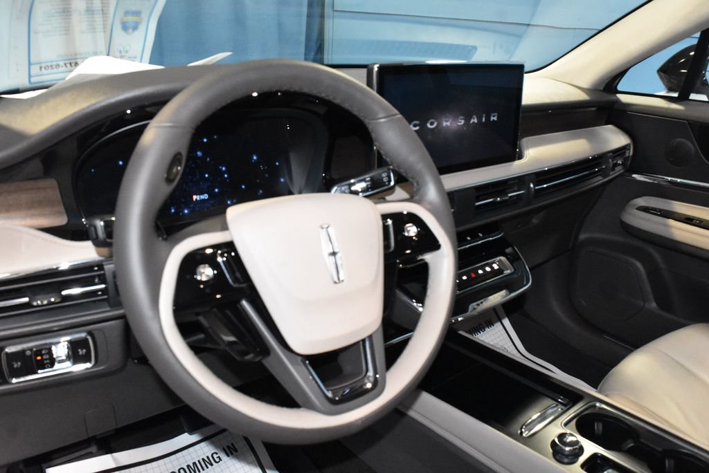 Used 2024 Lincoln Corsair Reserve AWD/4WD image 2