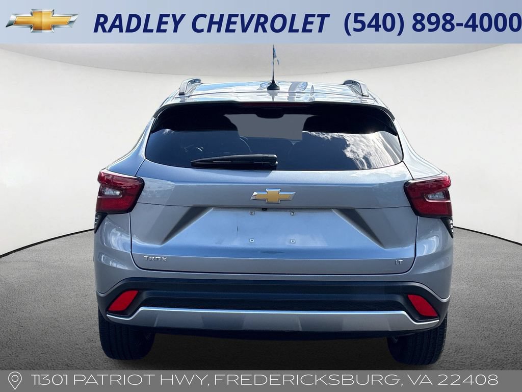 Used 2025 Chevrolet Trax LT w/ LT Convenience Package FWD image 19