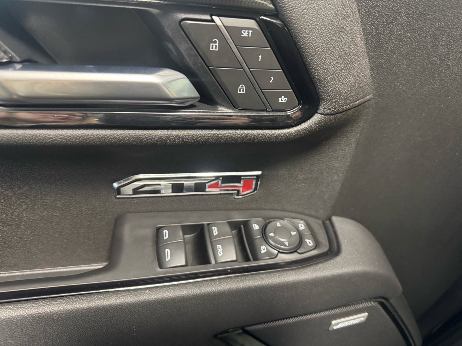 Used 2025 GMC Sierra 1500 AT4 w/ AT4 Premium Package image 17