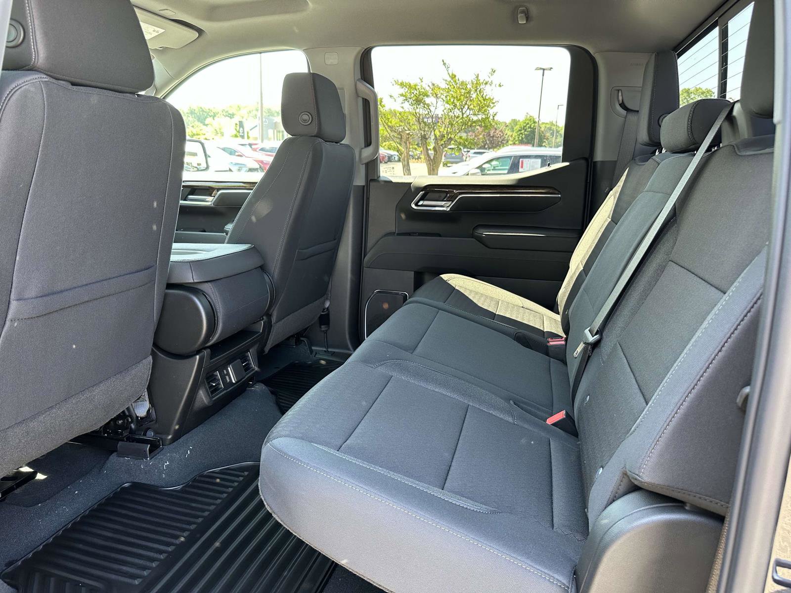 New 2025 GMC Sierra 1500 SLE w/ Preferred Package image 13