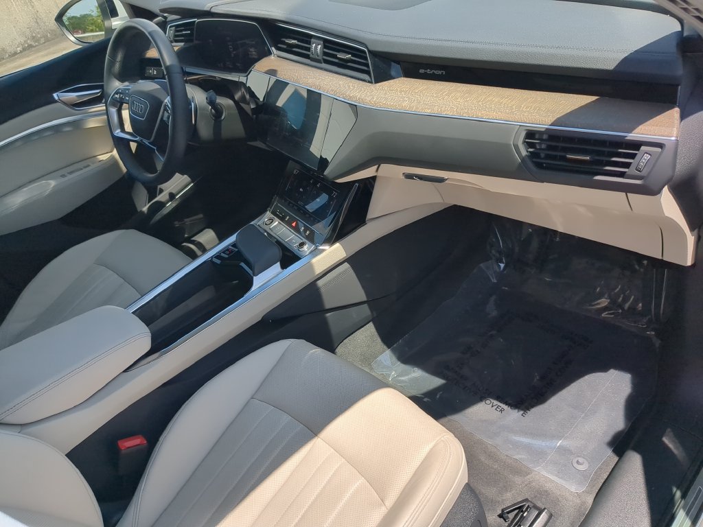 Used 2024 Audi Q8 e-tron Premium Plus w/ Premium Plus Package AWD/4WD image 12