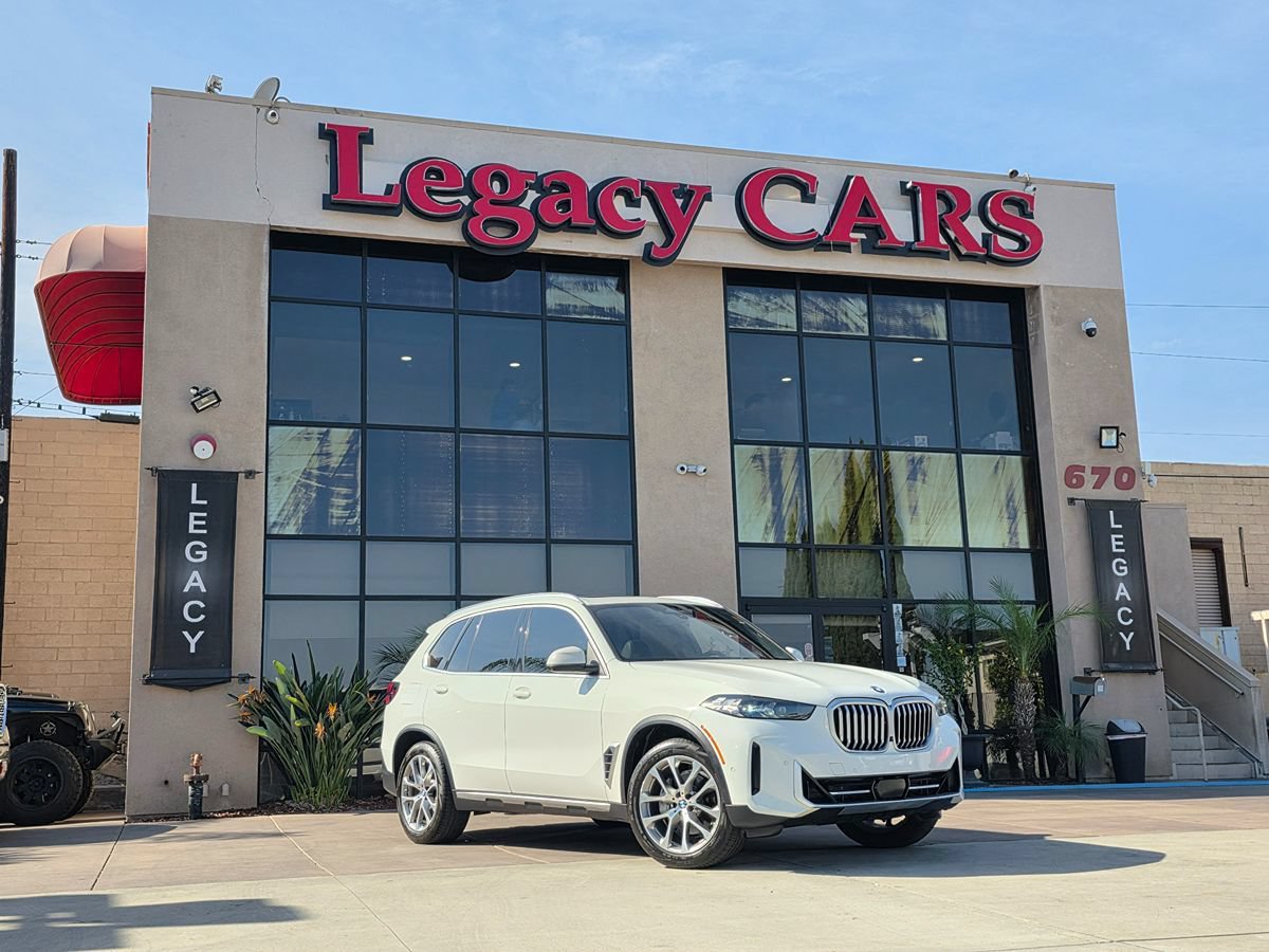 Used 2024 BMW X5 xDrive40i w/ Parking Assistance Package AWD/4WD image 2