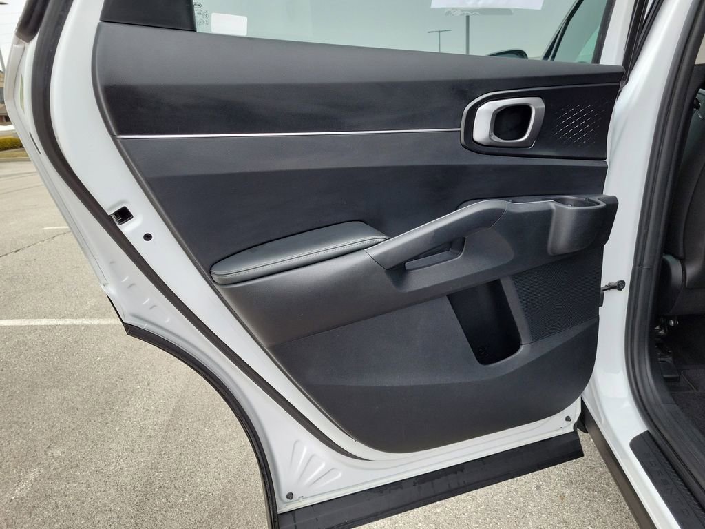 Used 2021 Kia Sorento LX image 10