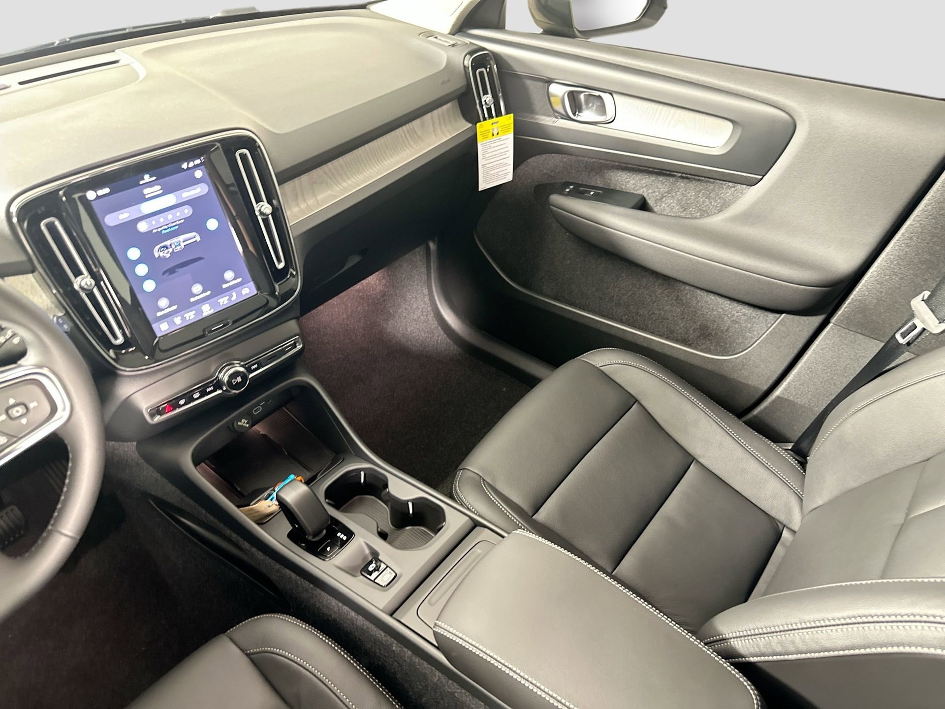 New 2026 Volvo XC40 B4 Core image 24