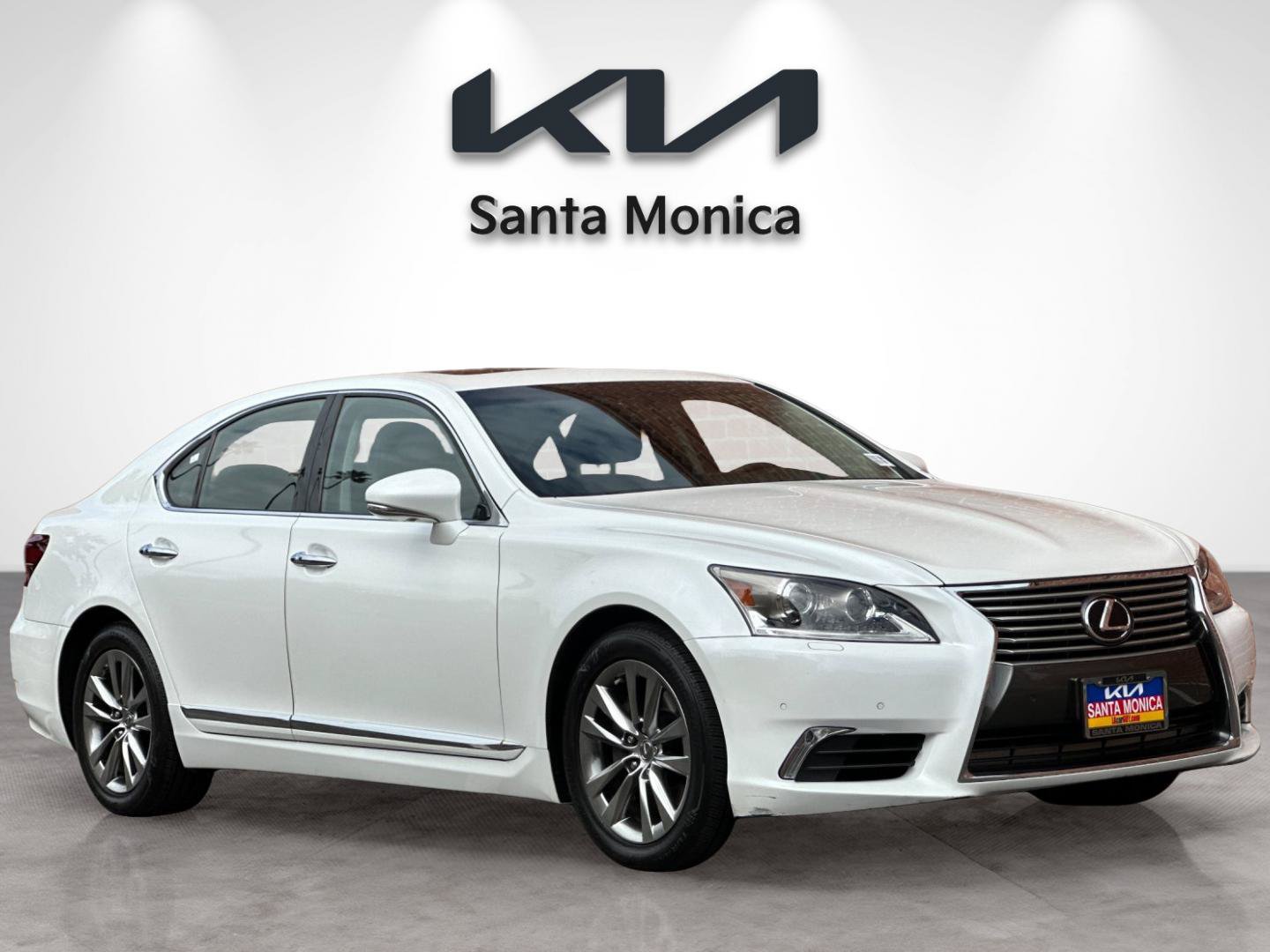 Used 2015 Lexus LS 460 w/ Comfort Package RWD image 8