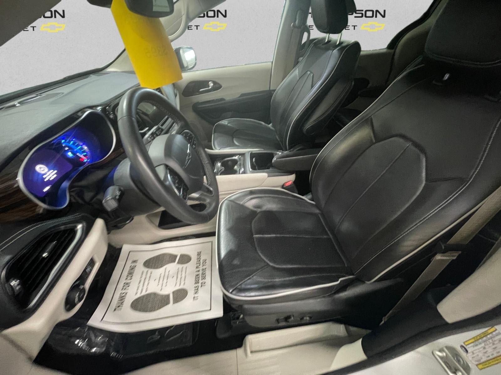 Used 2023 Chrysler Pacifica Limited FWD image 9