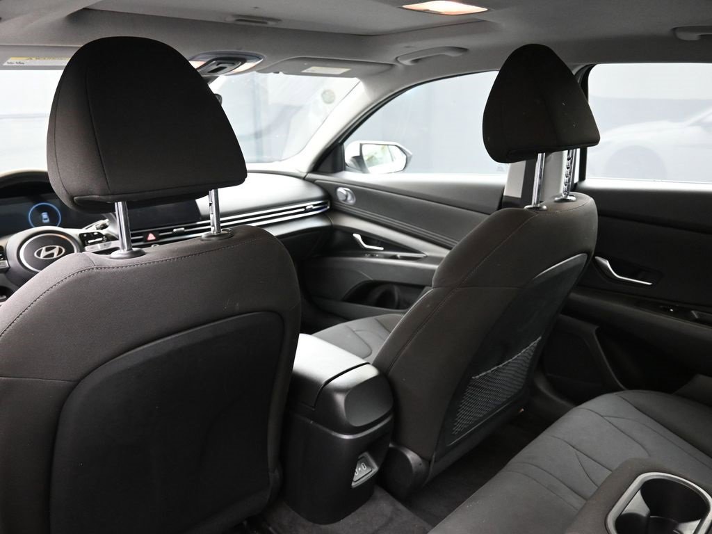 Certified 2025 Hyundai Elantra SEL w/ Cargo Package image 19