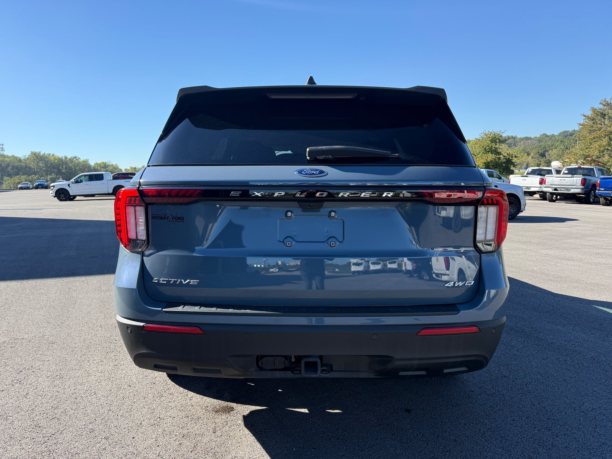 Used 2025 Ford Explorer Active AWD/4WD image 6