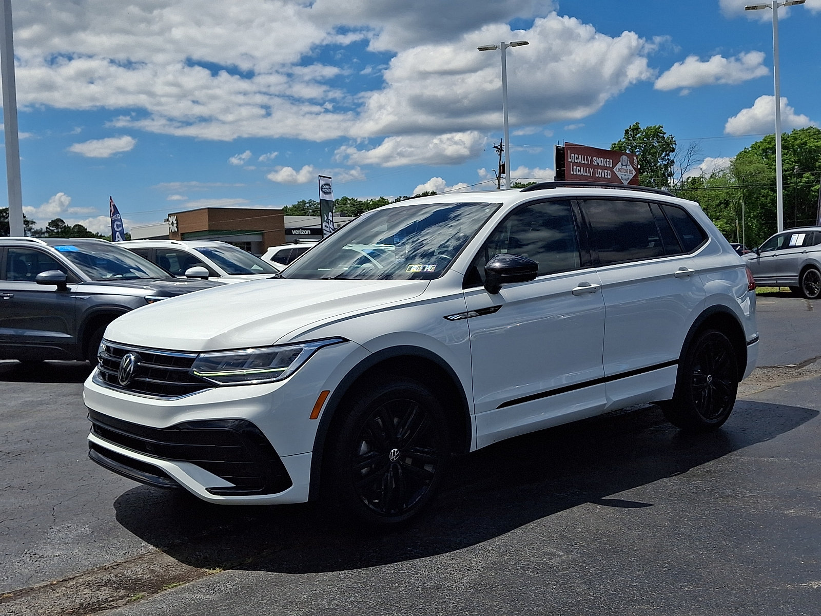 Certified 2022 Volkswagen Tiguan SE R-Line AWD/4WD image 3