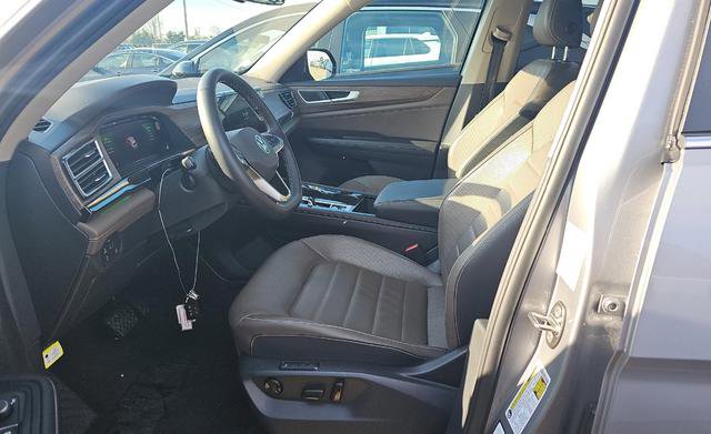 Used 2025 Volkswagen Atlas SEL image 4