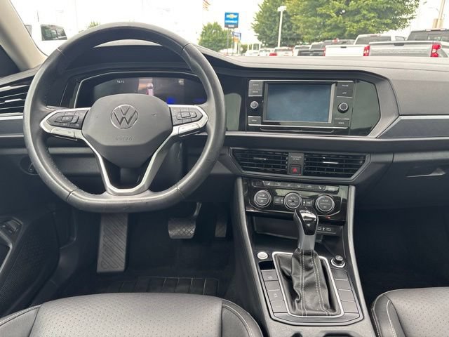 Used 2024 Volkswagen Jetta SE FWD image 18