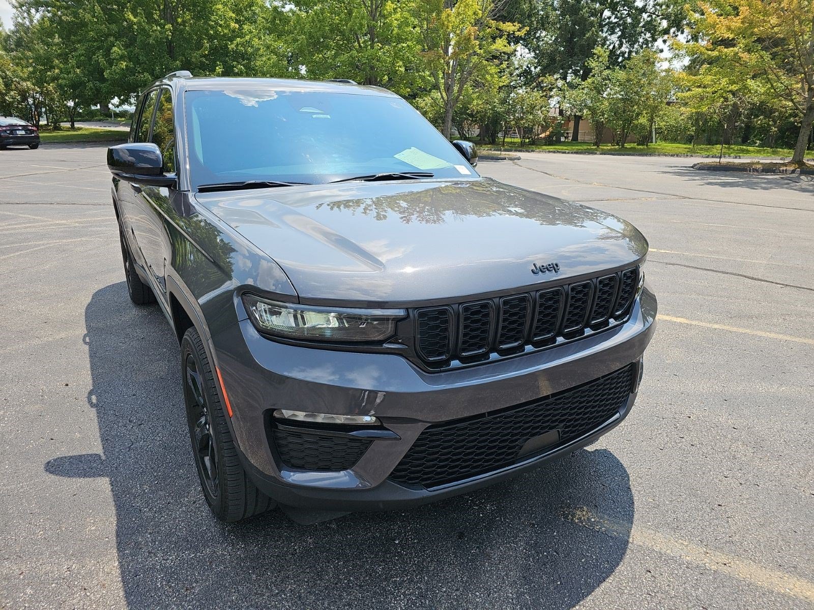 Used 2024 Jeep Grand Cherokee Limited w/ Black Appearance Package AWD/4WD image 6