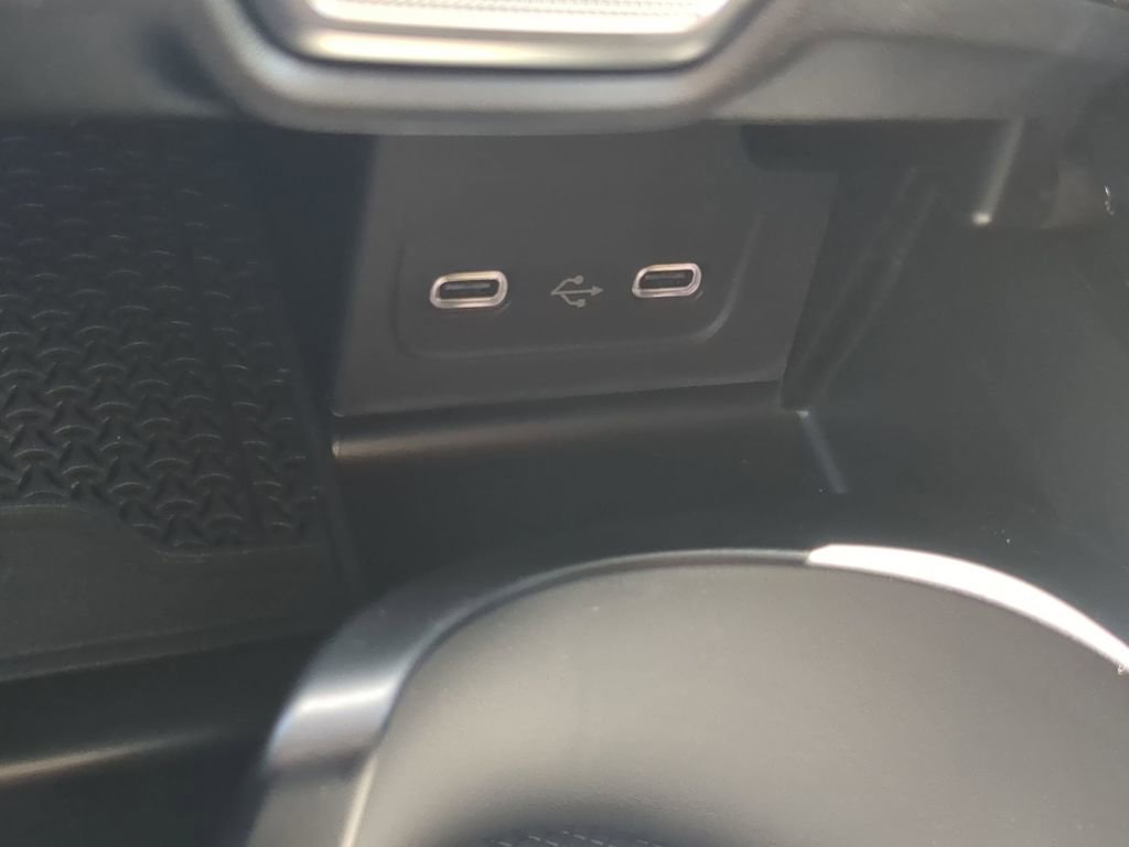 New 2025 Mercedes-Benz C 300 Sedan image 9