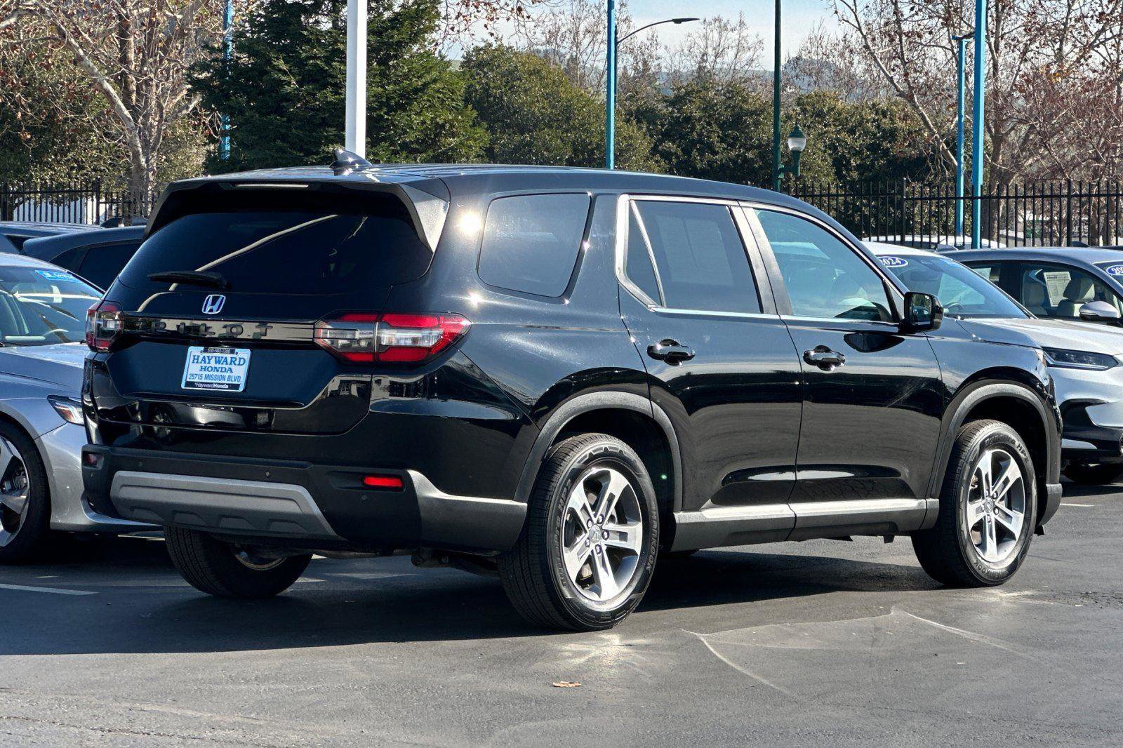 Certified 2025 Honda Pilot EX-L image 3