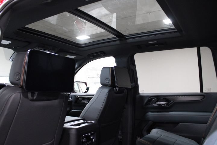 New 2026 GMC Yukon XL AT4 w/ AT4 Premium Plus Package AWD/4WD image 4