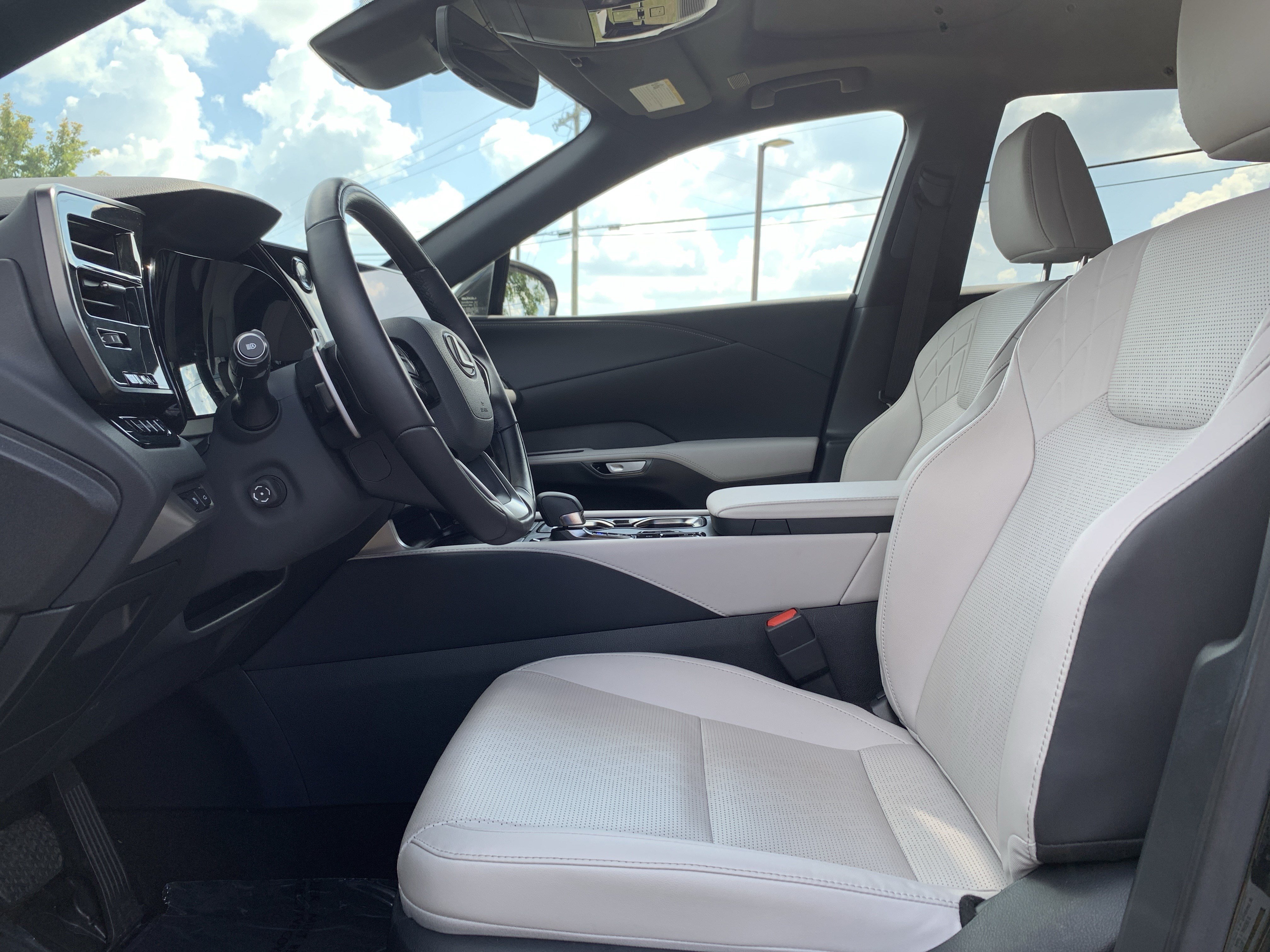 Used 2025 Lexus RX 350 Premium Plus w/ Accessory Package (Z1) FWD image 16