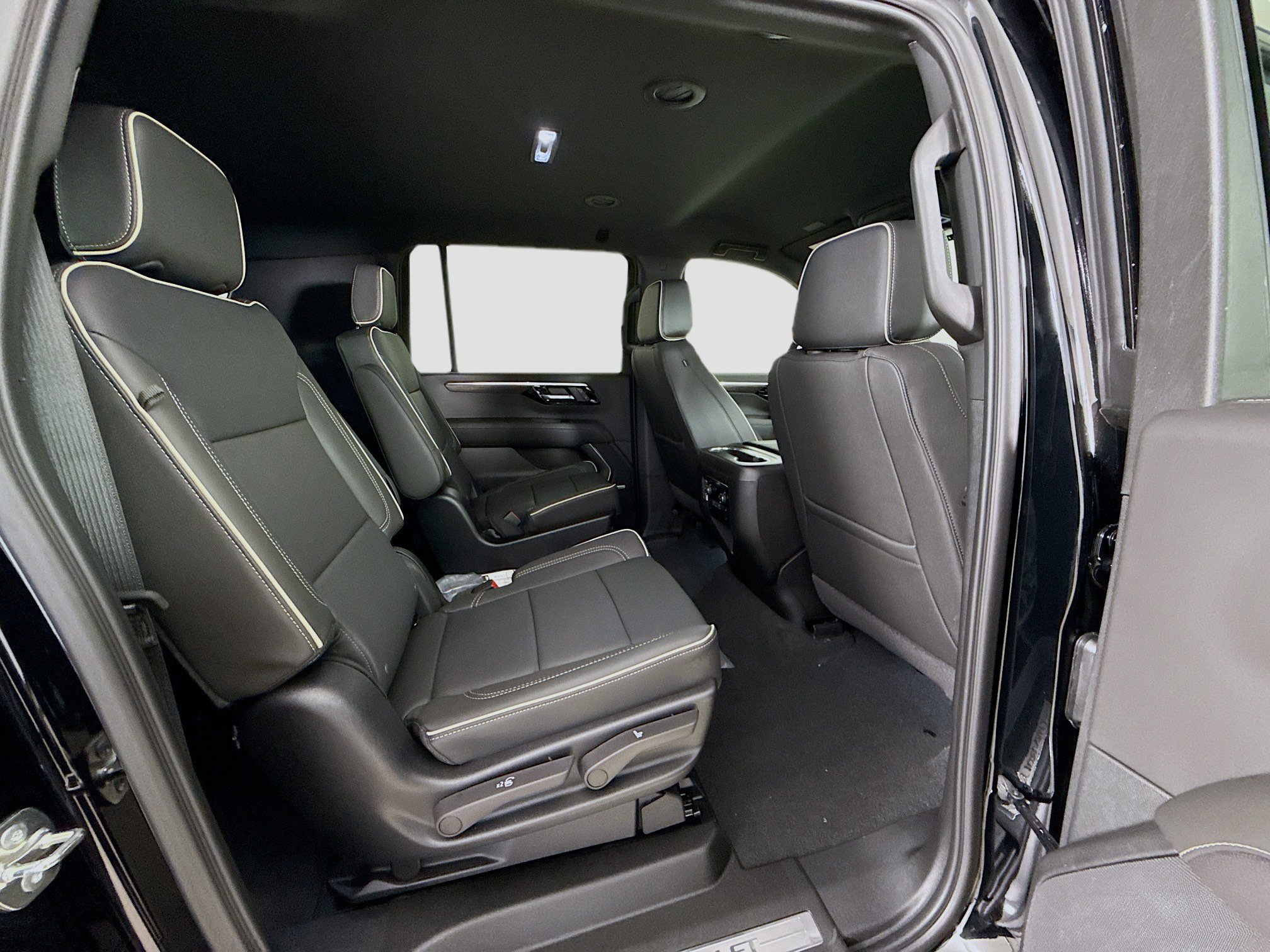 New 2026 Chevrolet Suburban Premier RWD image 31