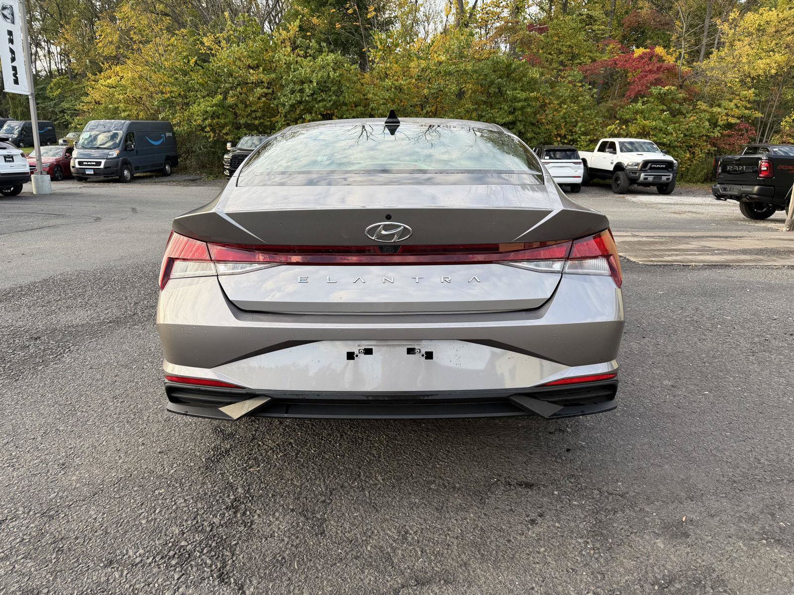 Used 2023 Hyundai Elantra SEL w/ Convenience Package FWD image 5
