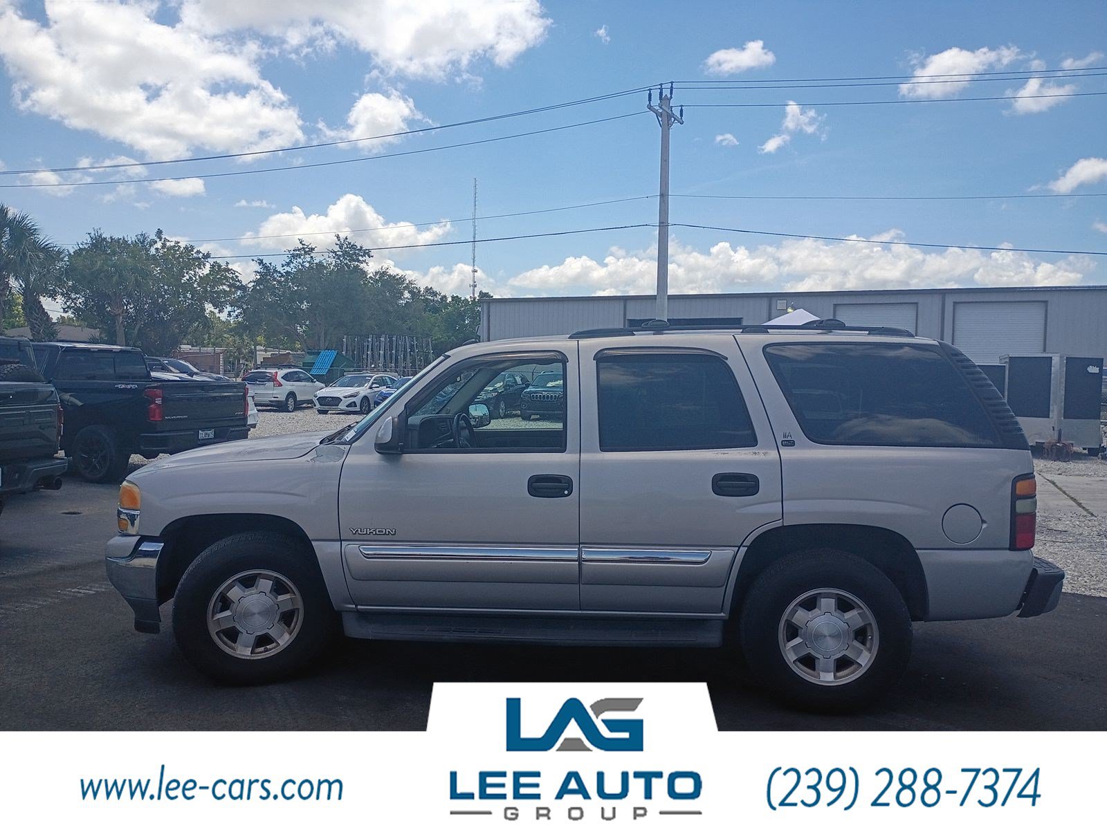 Used 2005 GMC Yukon SLT w/ SLT Preferred Equipment Group AWD/4WD image 2