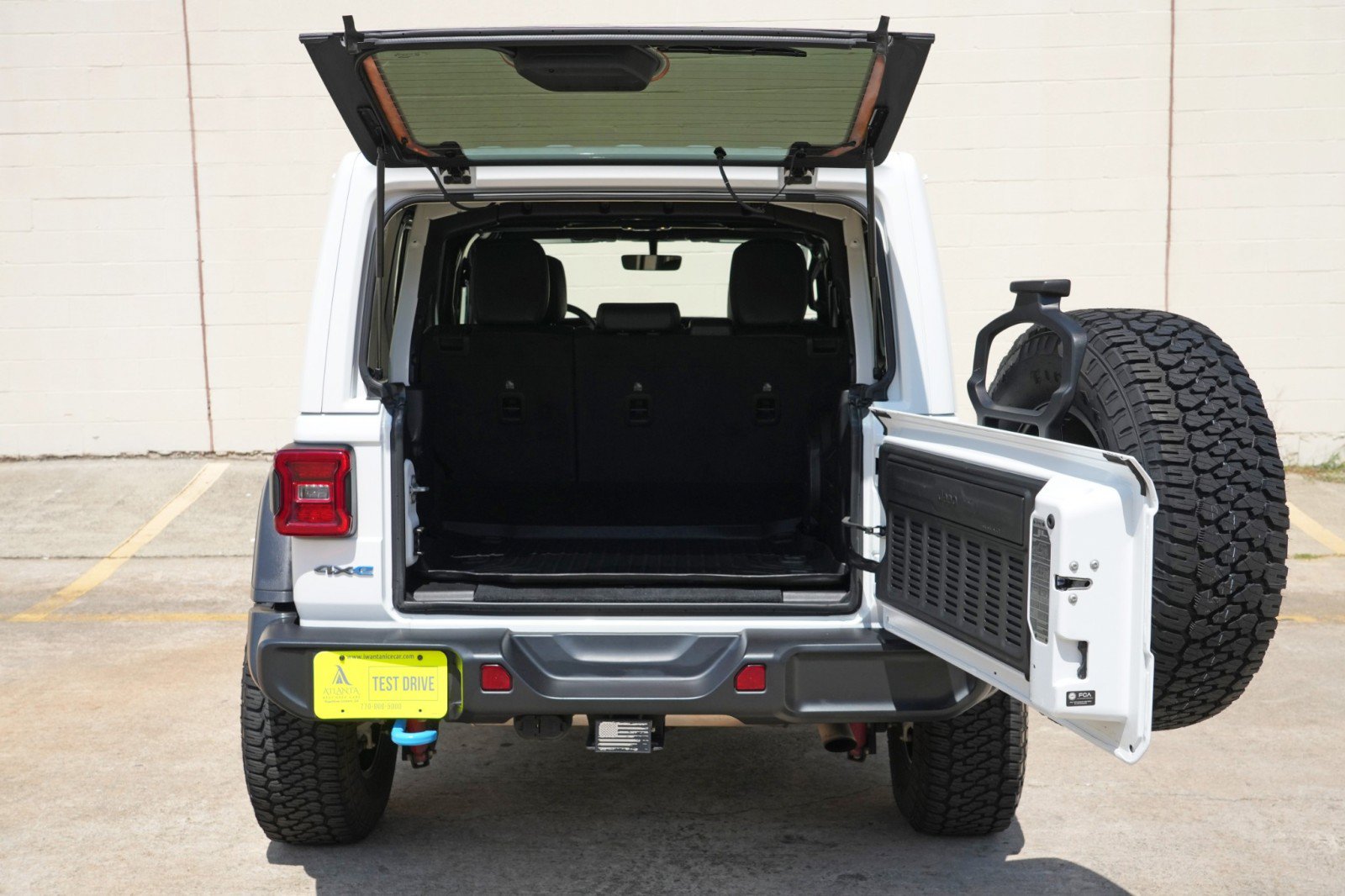 Used 2022 Jeep Wrangler Unlimited Rubicon 4xe w/ Cold Weather Group AWD/4WD image 10