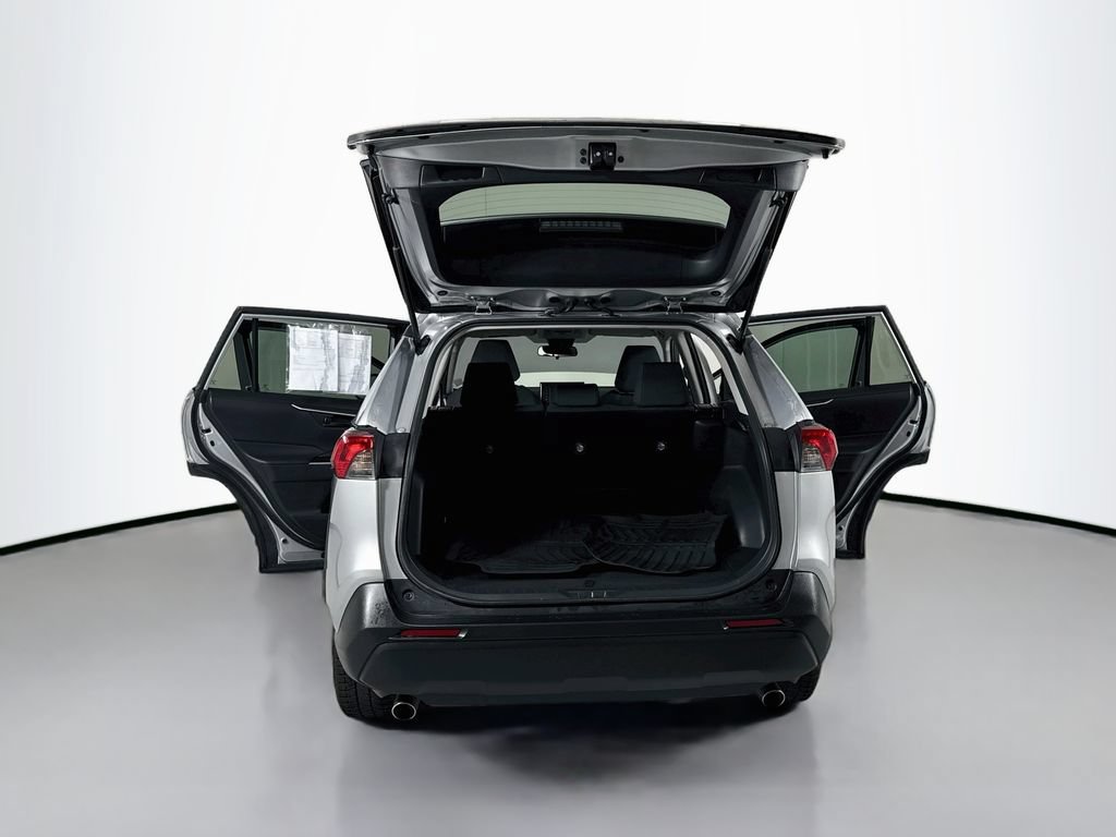 Used 2021 Toyota RAV4 LE AWD/4WD image 22